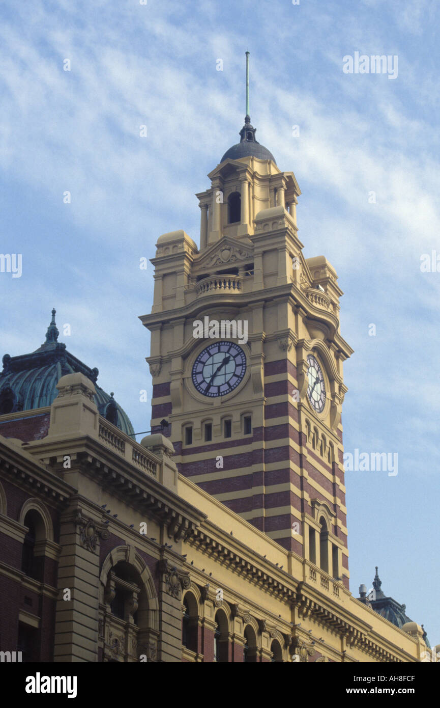 Der Uhrturm an der Flinders Street Station in Melbourne Australien Stockfoto