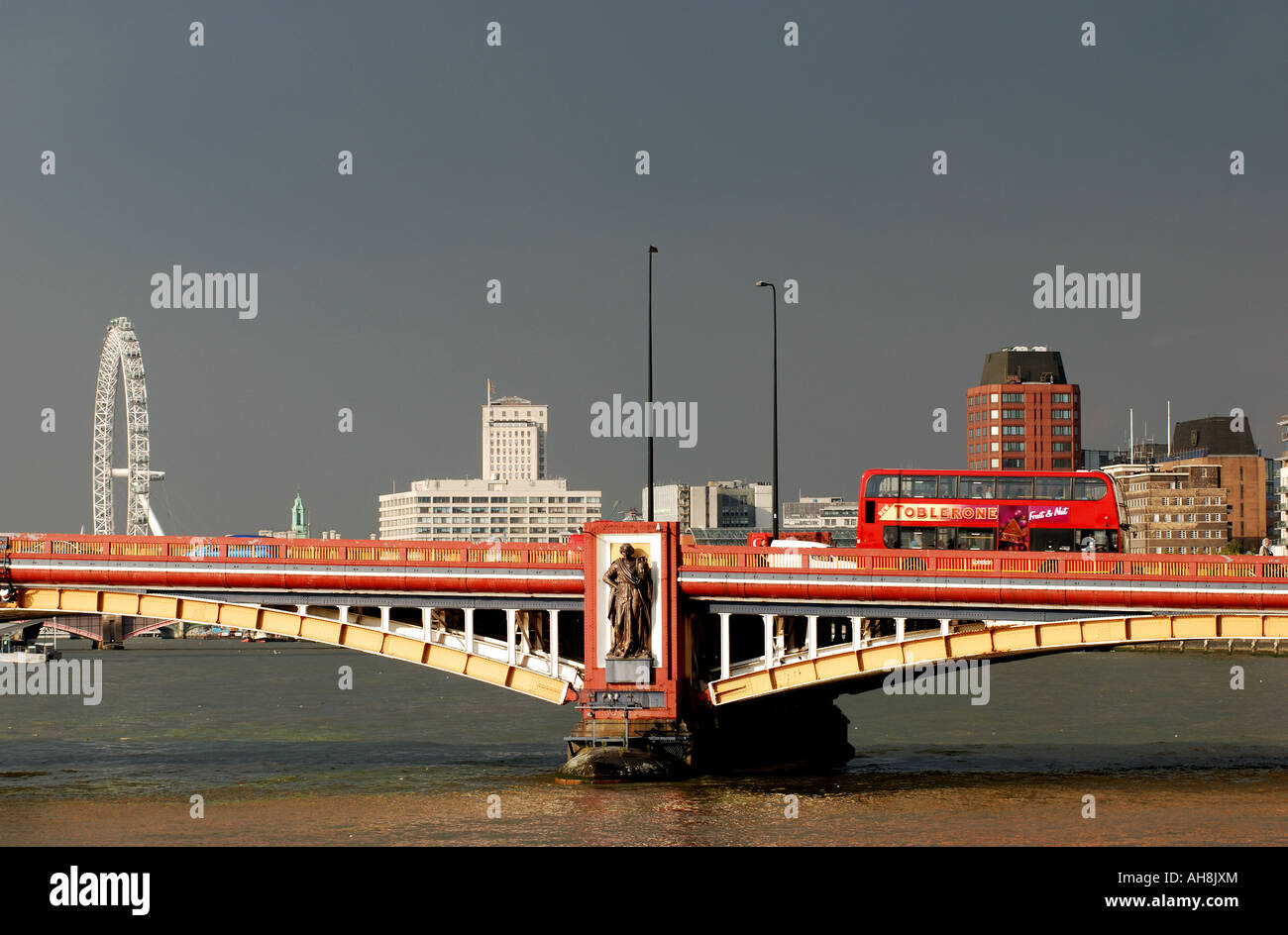 Vauxhall Bridge und Themse, London, England, UK Stockfoto