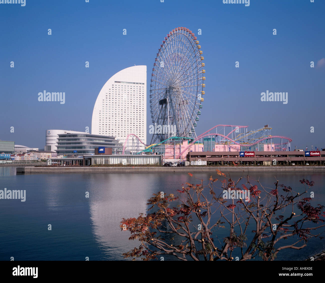 Hotel Intercontinental und Kosmos Riesenrad im japanischen Yokohama Bezirk Minato Mirai 21 Stockfoto