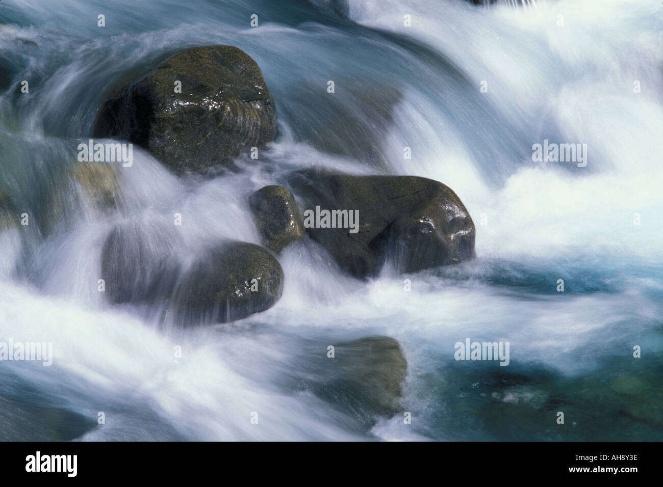Wasser Rauschen über Geröll Neuseeland Stockfoto