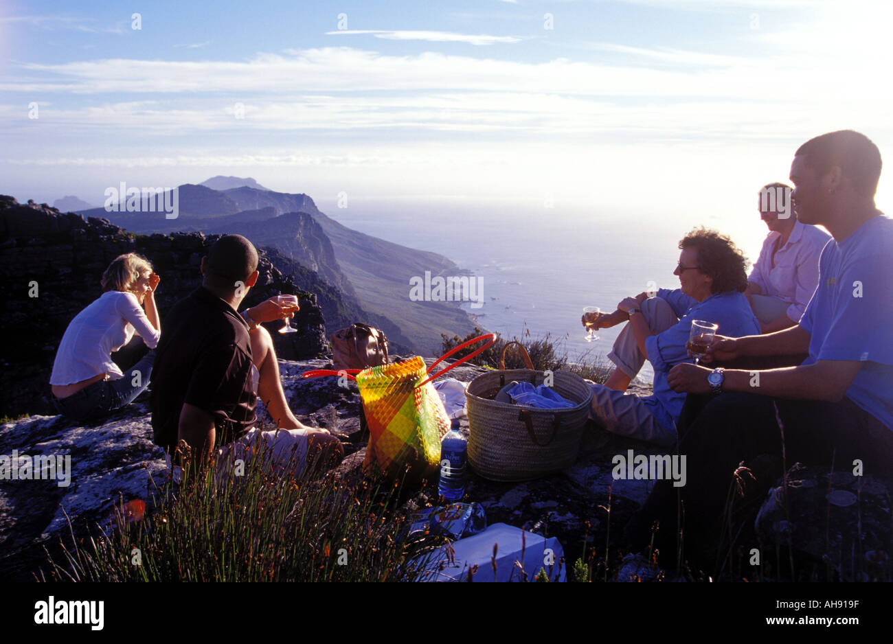 Südafrika Kapstadt Besucher auf den Tafelberg mit einem Picnik in einer landschaftlich reizvollen Lage Stockfoto