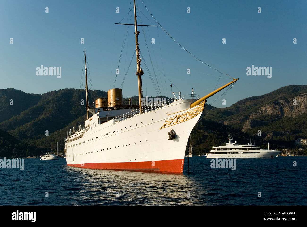 Savarona Super Yacht im Hafen von Göcek Stockfoto