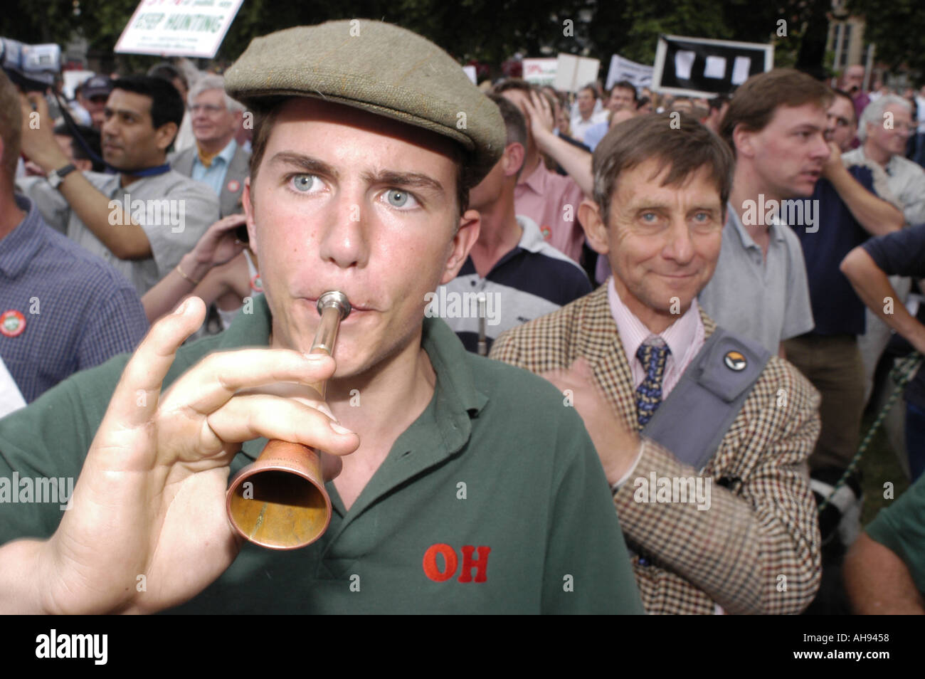 Pro Jagd Demonstranten verschaffen sich Gehör außerhalb des Parlaments in London 9. Juli 2003 Stockfoto