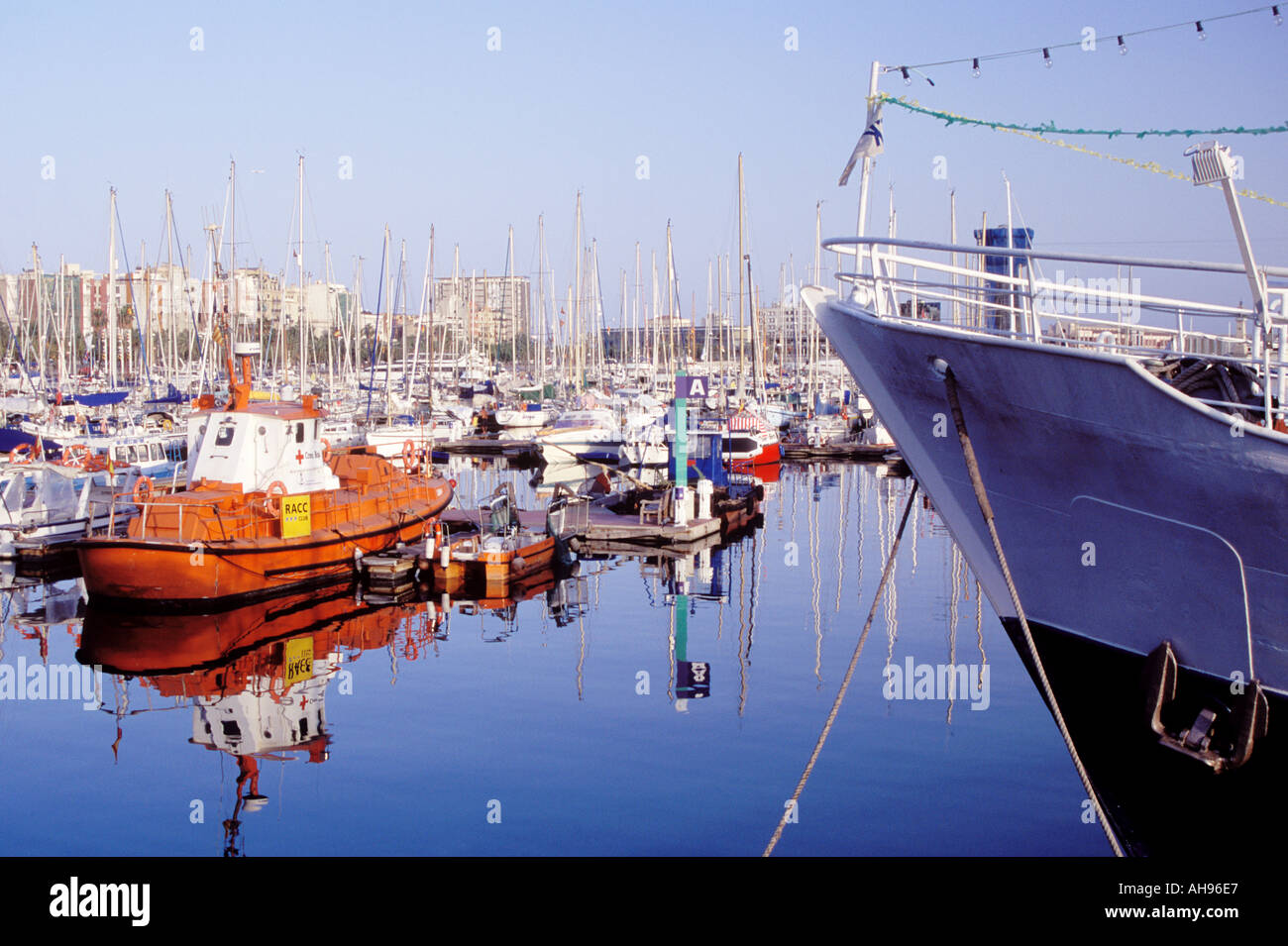 Boote bei den Yaht Becken in Port Vell Barcelona Spanien Stockfoto