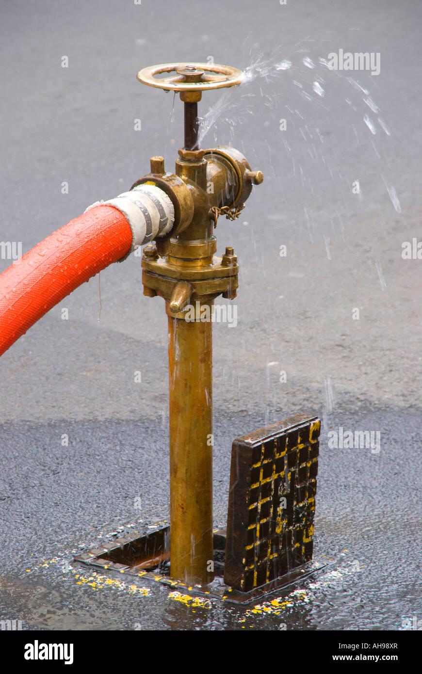 Einem Hydranten im Einsatz Stockfoto