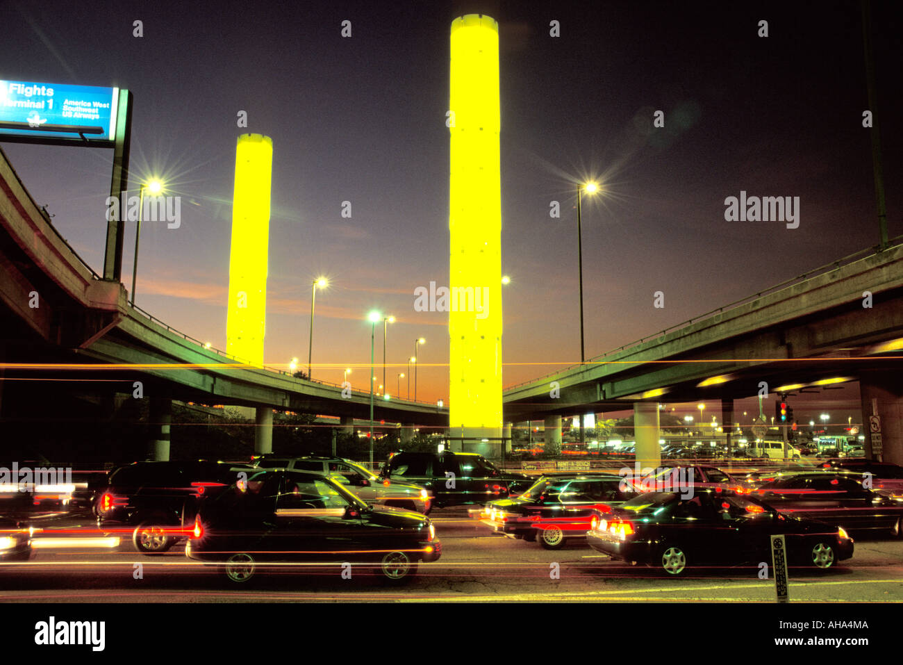 Paul Tzanetopoulos LAX Gateway Pylon Projekt kinetische Lichtinstallation Los Angeles County Kalifornien Vereinigte Staaten von Amerika Stockfoto