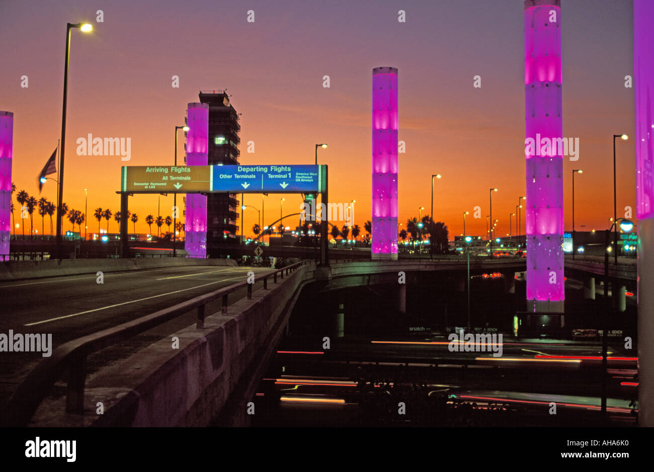 Paul Tzanetopoulos LAX Gateway Pylon Projekt kinetische Lichtinstallation Los Angeles California Vereinigte Staaten von Amerika Stockfoto