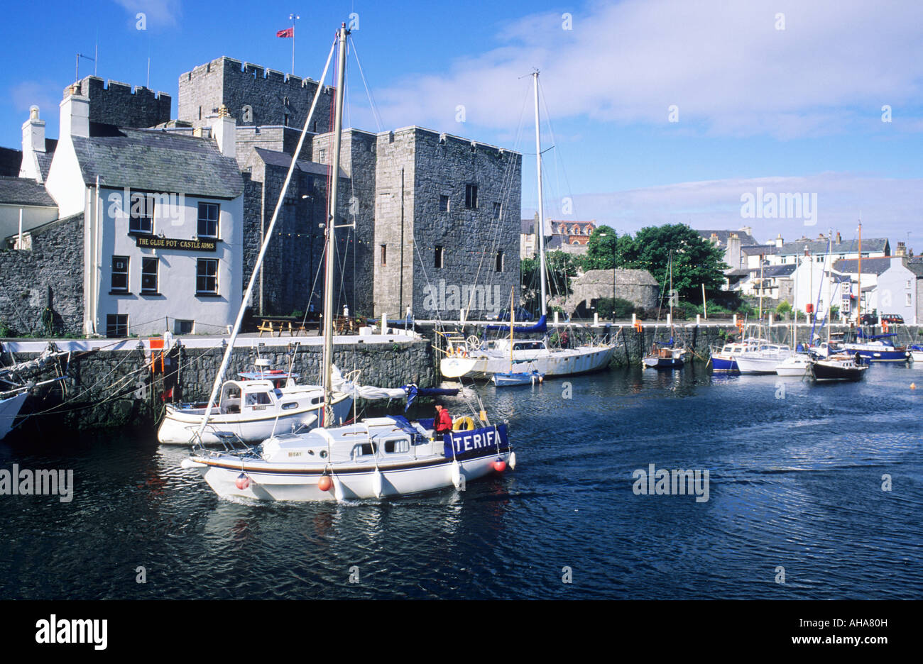 Castle Rushen Castletown Isle Of Man UK Hafen Boote Freizeit Sportboote mittelalterlichen Baugeschichte Architektur historischer Stockfoto