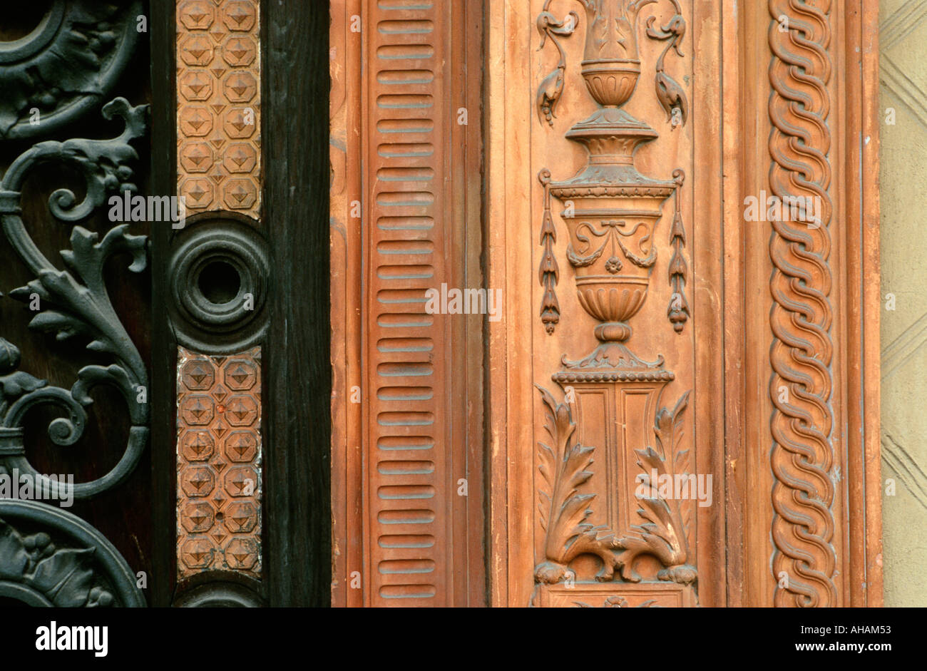 Mailand. Italien. Traditionelle Lombard Terrakotta Dekoration an der Fassade der Casa del Manzoni. Stockfoto