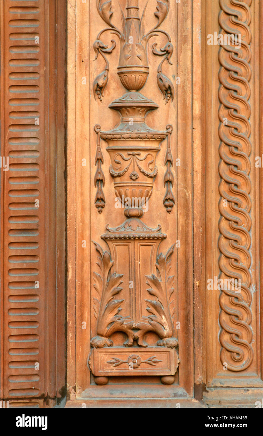 Mailand. Italien. Traditionelle Lombard Terrakotta Dekoration an der Fassade der Casa del Manzoni. Stockfoto