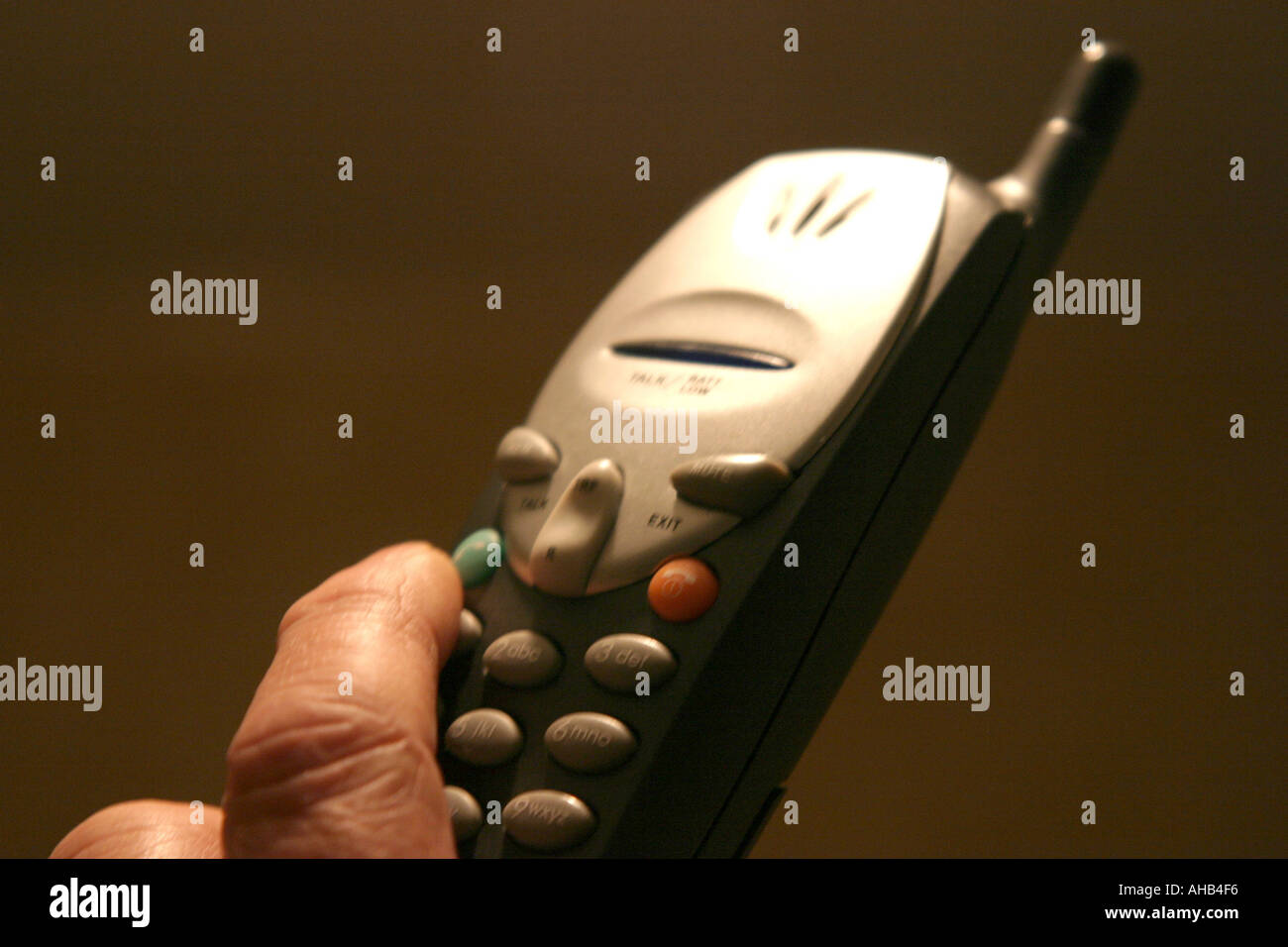 Schnurloses Telefon 2004 übergeben Stockfoto