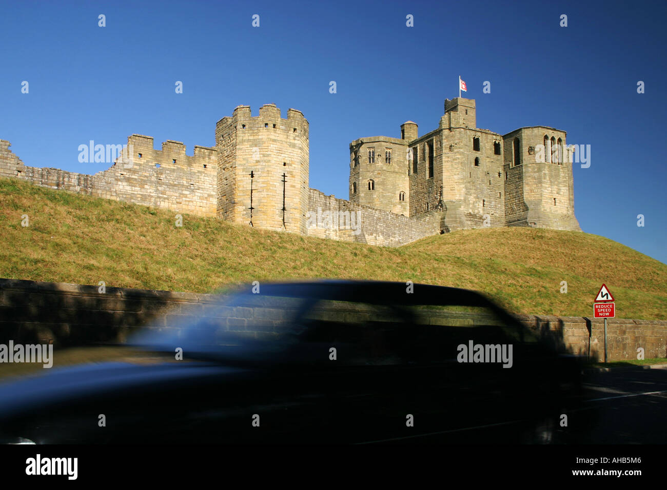 Warkworth Castle in Warkworth Dorf Northumberland Vereinigtes Königreich UK Stockfoto