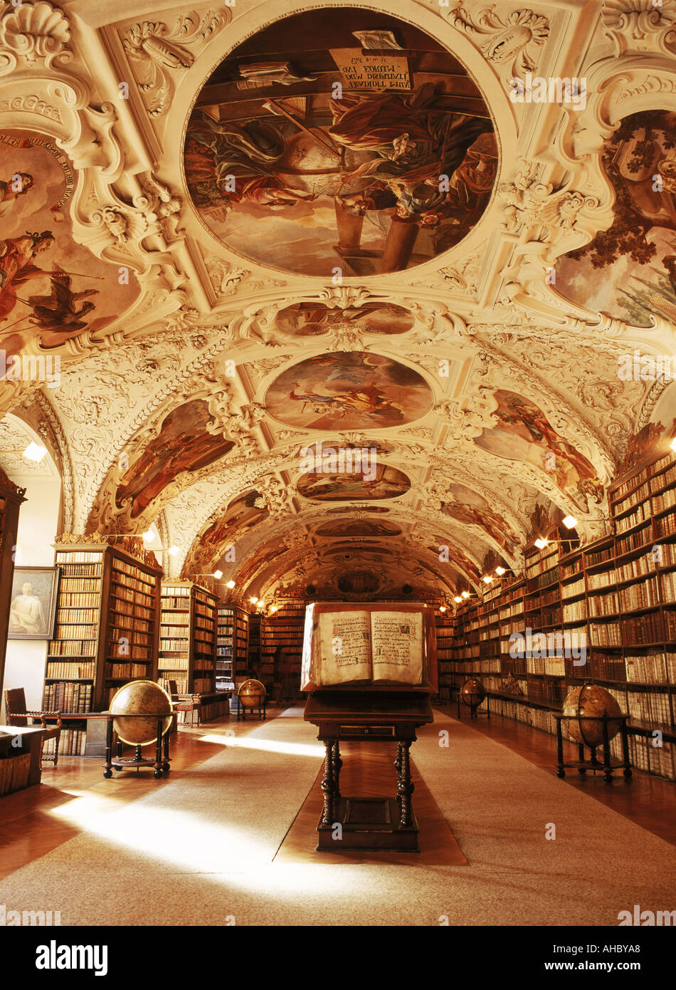 Theologische Saal Interieur in Strahov Bibliothek in Prag Tschechische Republik Stockfoto