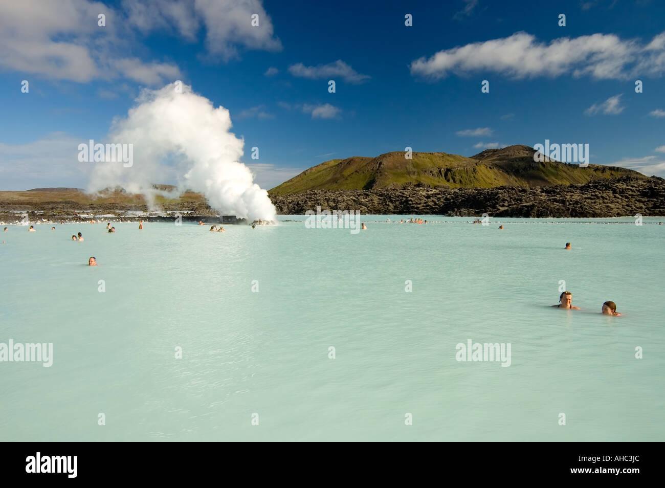 Schwimmende heiße quellen island -Fotos und -Bildmaterial in hoher ...