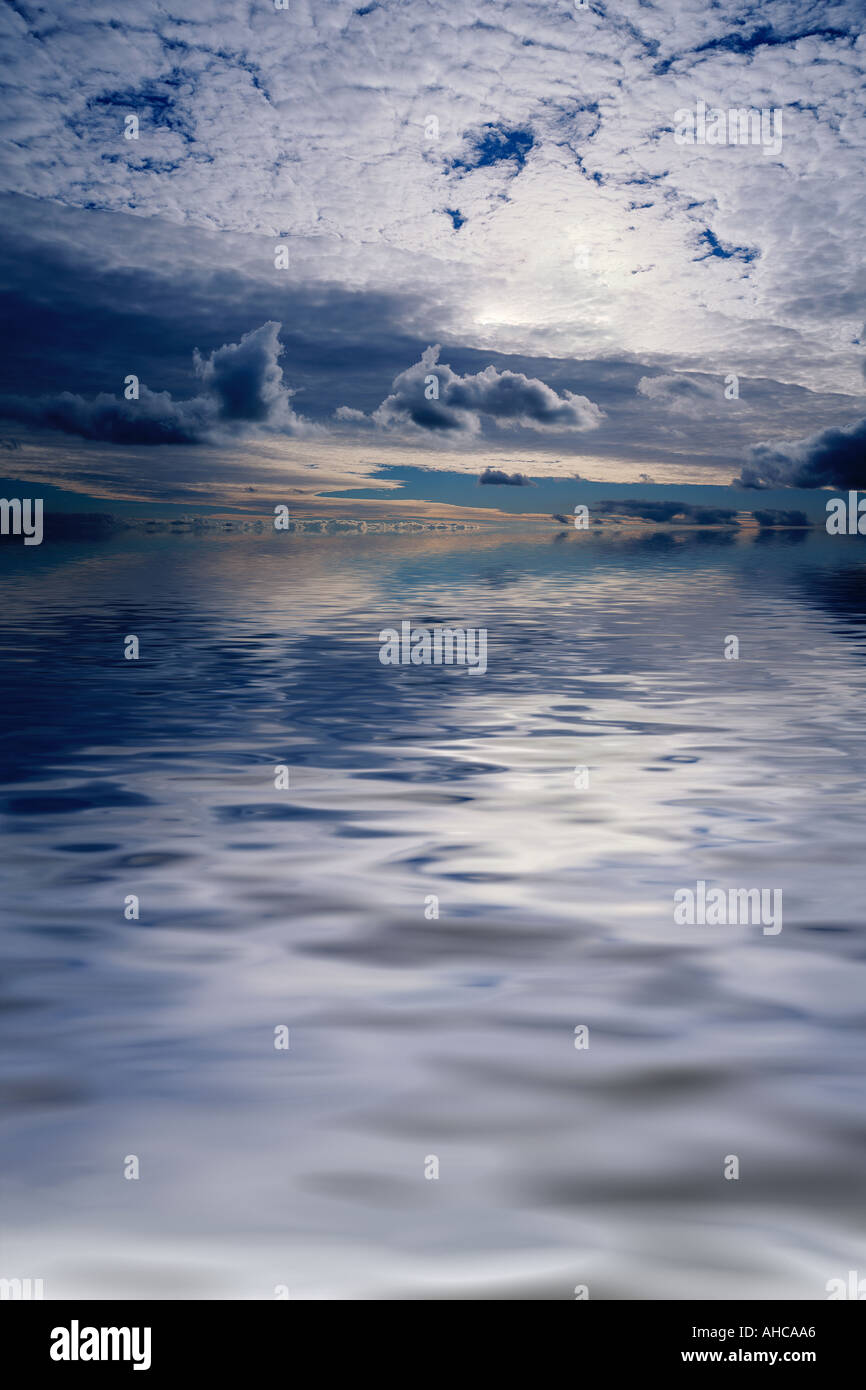 SPIEGELUNGEN DES HIMMELS Stockfoto