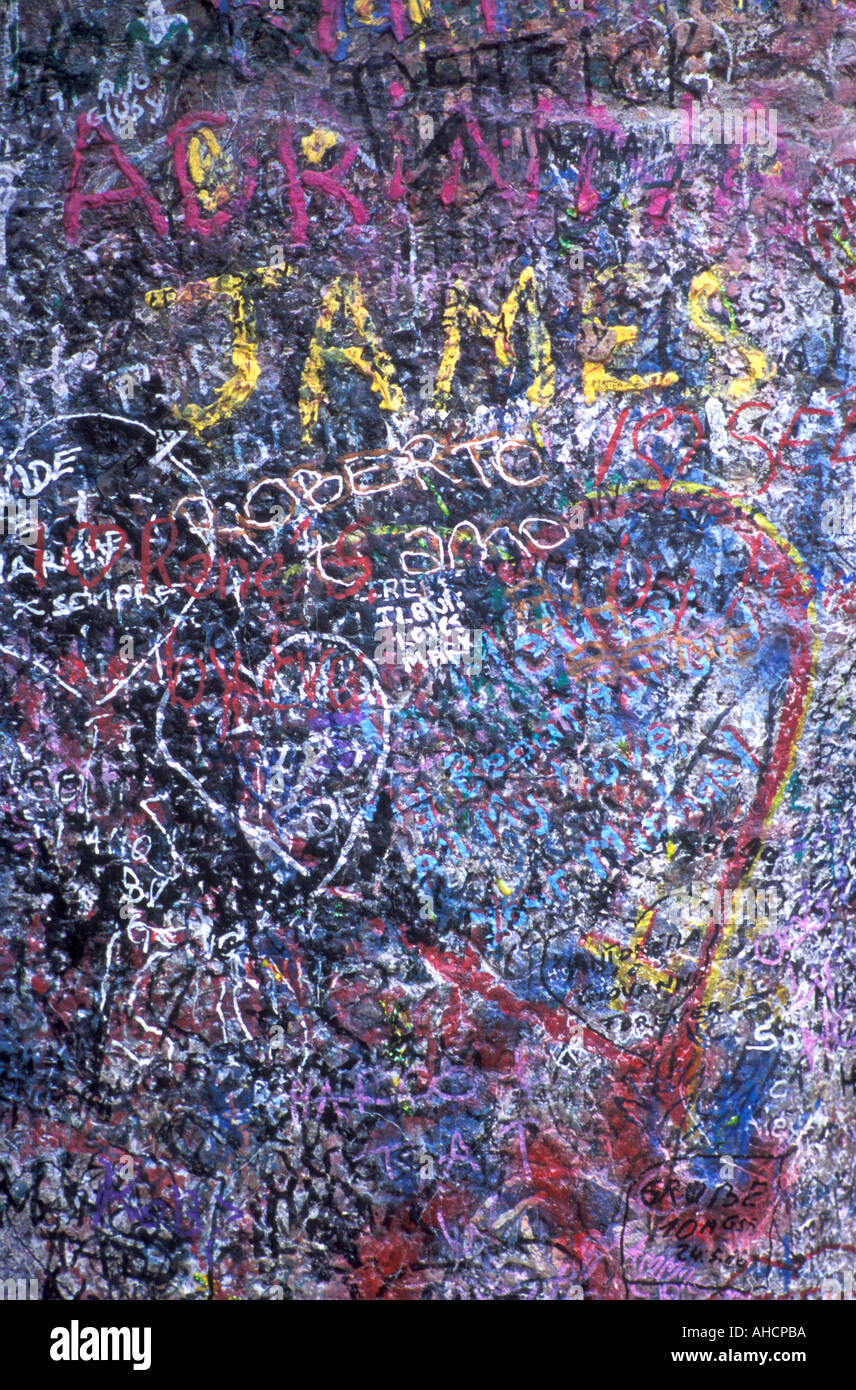 Wand von Love Love Graffiti an der Wand in Verona in der Nähe von Julias Haus geschrieben Stockfoto
