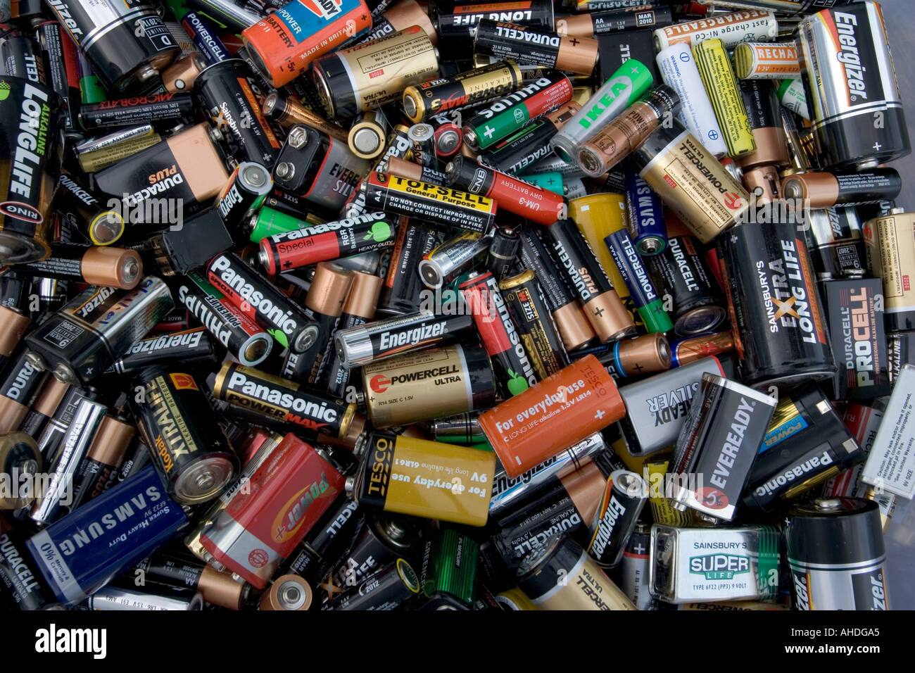 Trockenbatterien in verschiedenen Größen gesammelt für das recycling im  Königreich verwendet Stockfotografie - Alamy