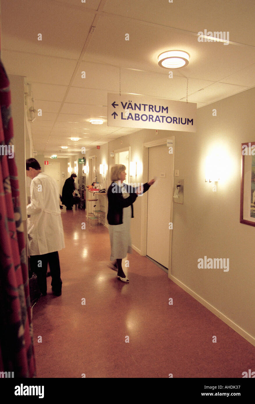 Schweden Stockholm Arzt und Krankenschwester bei der Arbeit in der Cityakuten Klinik in der Mitte der Stadt Stockfoto