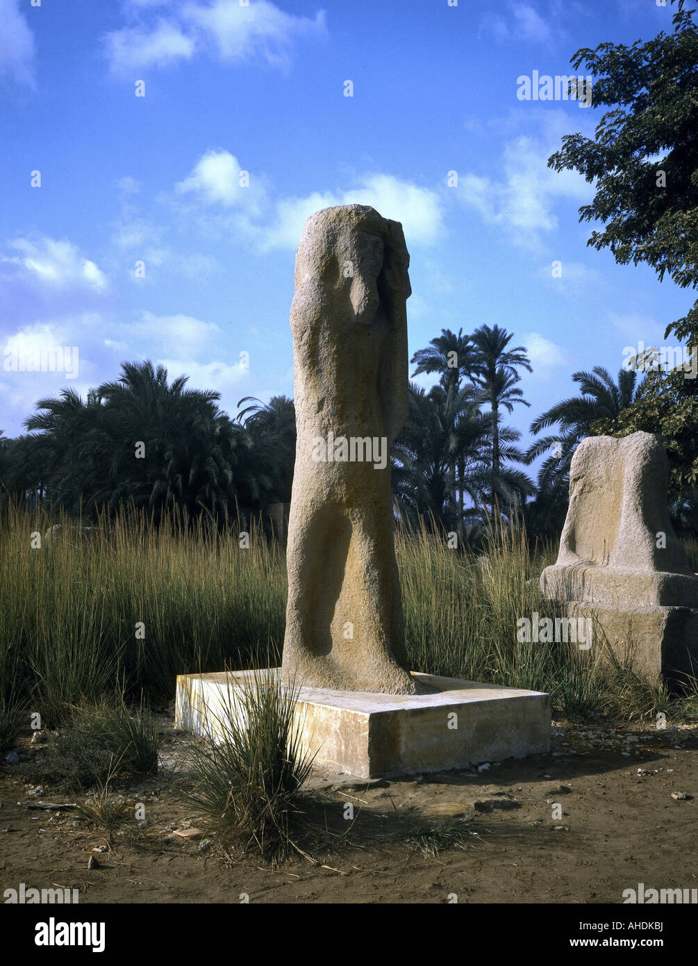 Reise/Geographie, Ägypten, Memphiren, Denkmäler, Statue des juvenilen pharaos, ursprünglich aus dem Ptah-Tempel, ca. 1552 - 1306 v. Chr., historisch, historisch, Afrika, Architektur, alte Welt, Neues Königreich, 18. Dynastie, 16./14. Jahrhundert v. Chr., Statuen, Skulpturen, Skulpturen, alte Welt, Stockfoto