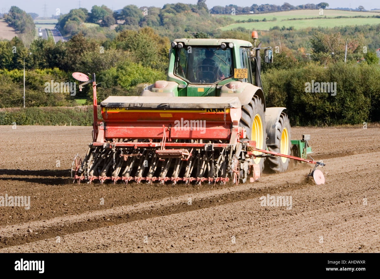 Traktor und "seed Drill" Oktober Stockfoto