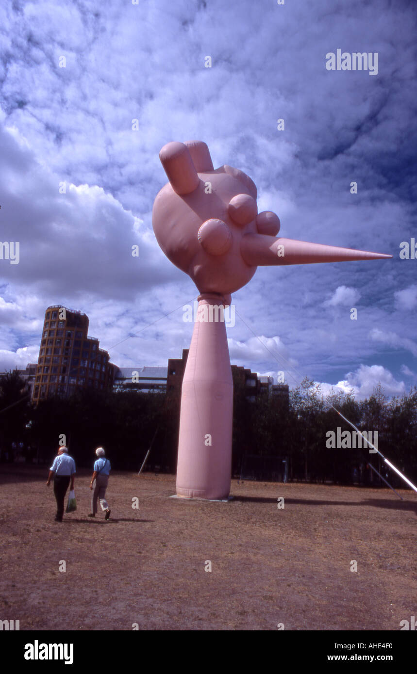 Aufblasbare Skulptur außerhalb Tate Modern Gallery in London Stockfoto