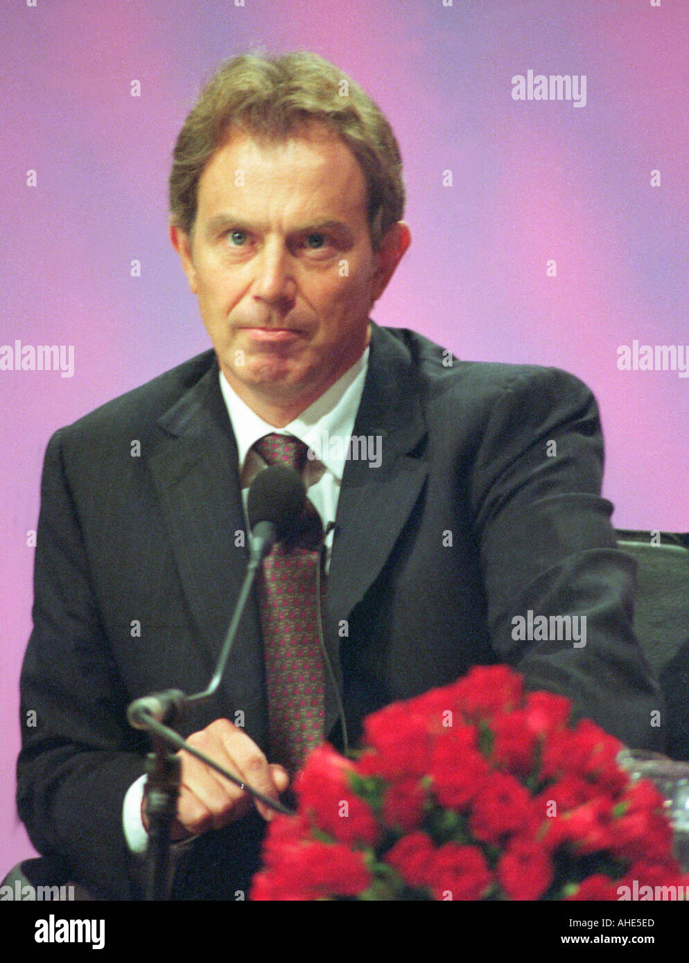 Tony Blair mp und Premierminister des Vereinigten Königreichs am Parteitag 2003 sitzen Stockfoto