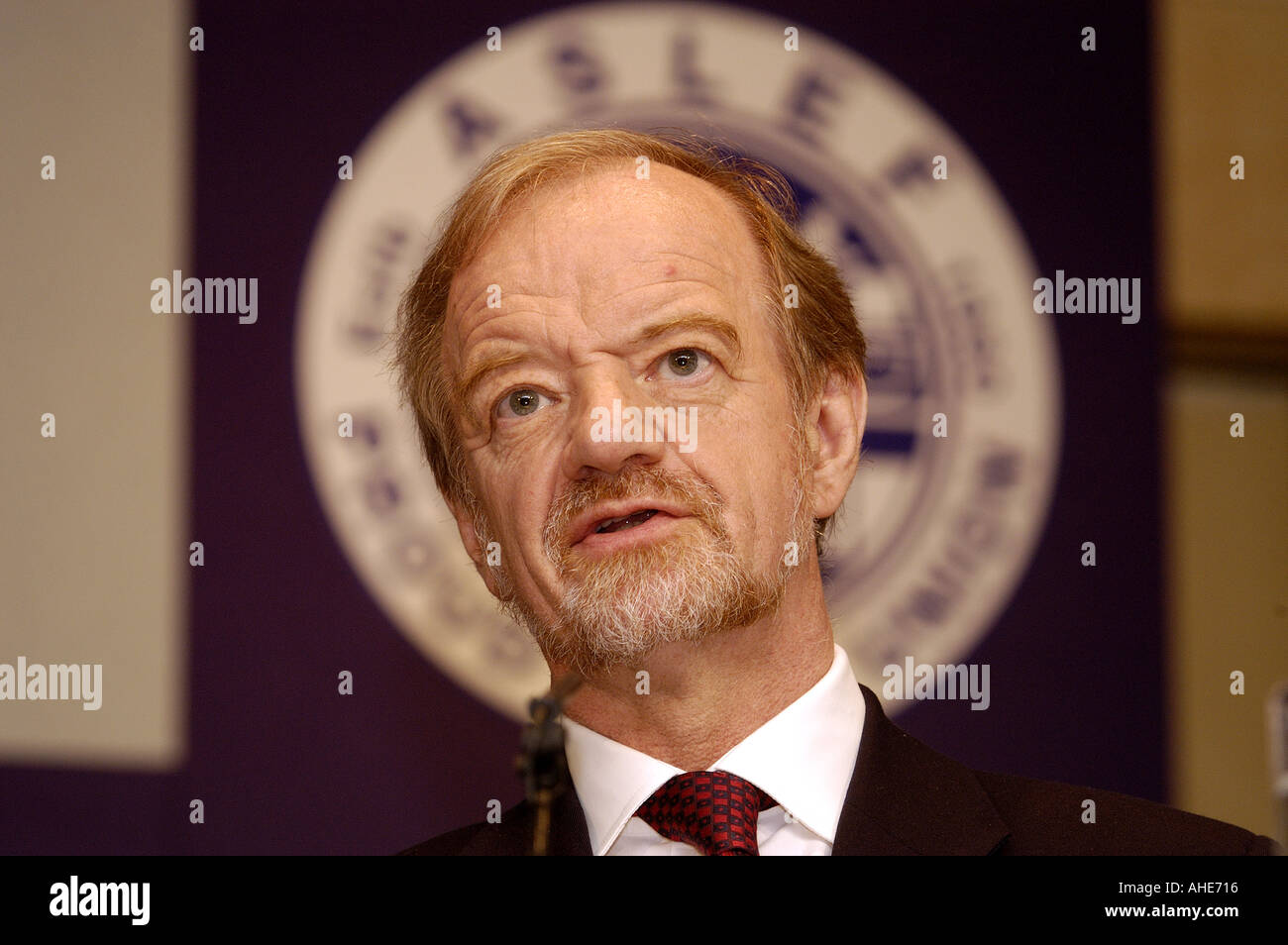 Ehemaligen Labour Außenminister Robin Cook MP befasst sich mit der 2003 ASLEF AAD-Jahreskonferenz Stockfoto