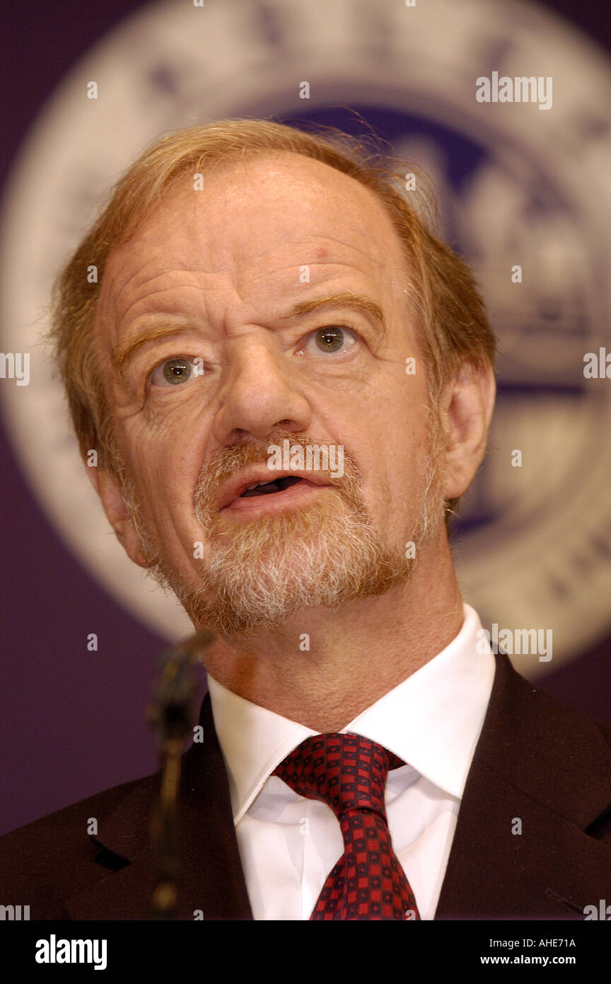 Ehemaligen Labour Außenminister der späten Robin Cook MP befasst sich mit der 2003 ASLEF AAD-Jahreskonferenz Stockfoto