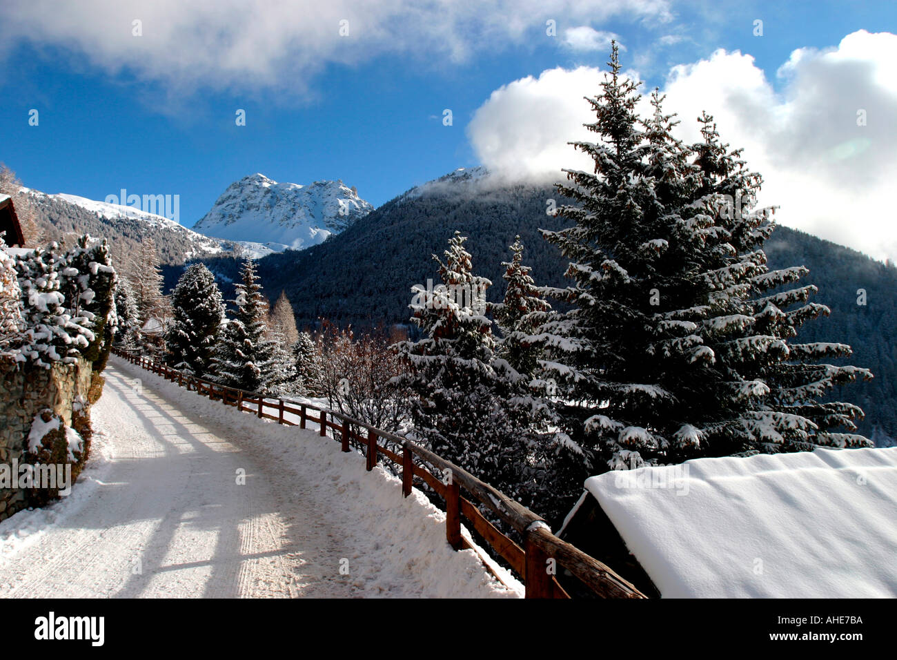 Schweiz Wallis Anniviers verschneiten Straße in St-luc Stockfoto