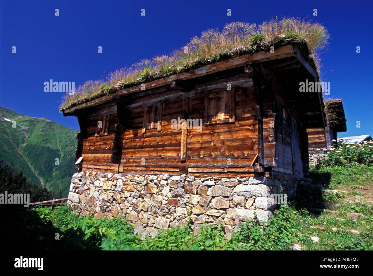 Highland Ferienhäuser im Kaçkar-Gebirge-Nationalpark, Türkei. Stockfoto
