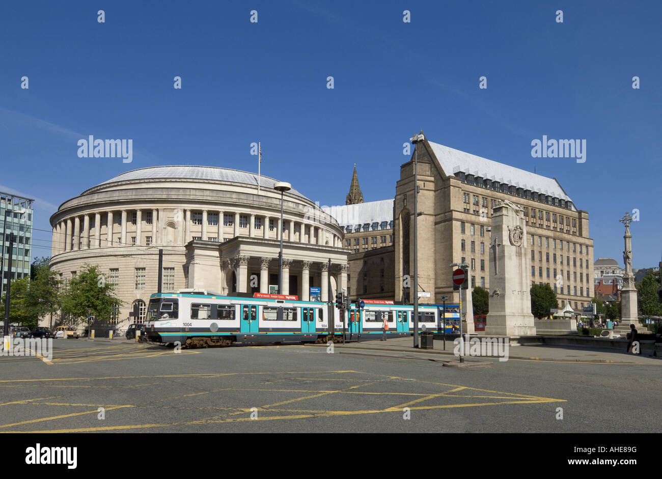 England, Manchester, St Peter es Square, der central Library und Metrolink Straßenbahn Stockfoto
