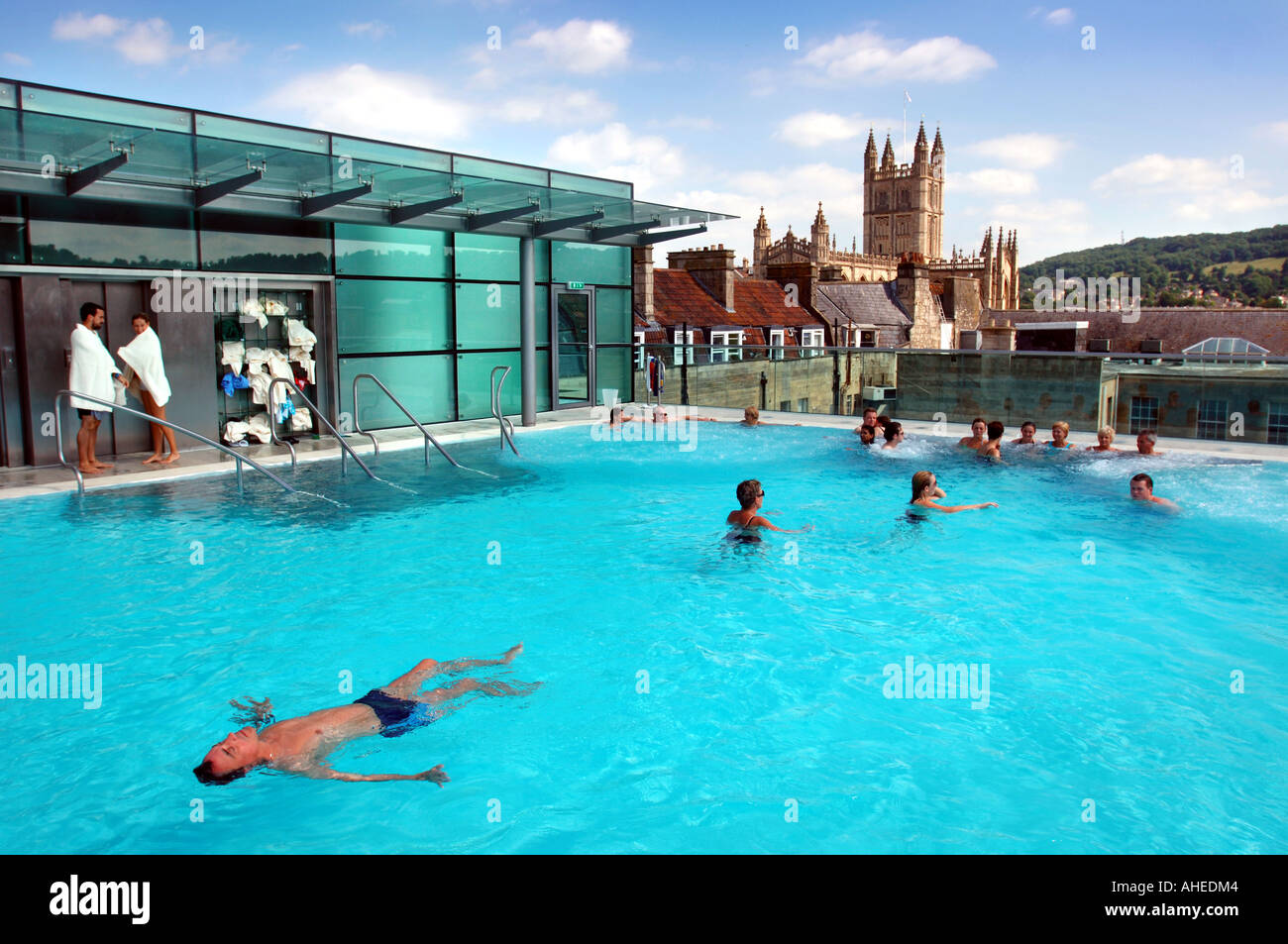 POOL AUF DEM DACH AN DER BADEWANNE THERMAE SPA UK Stockfoto