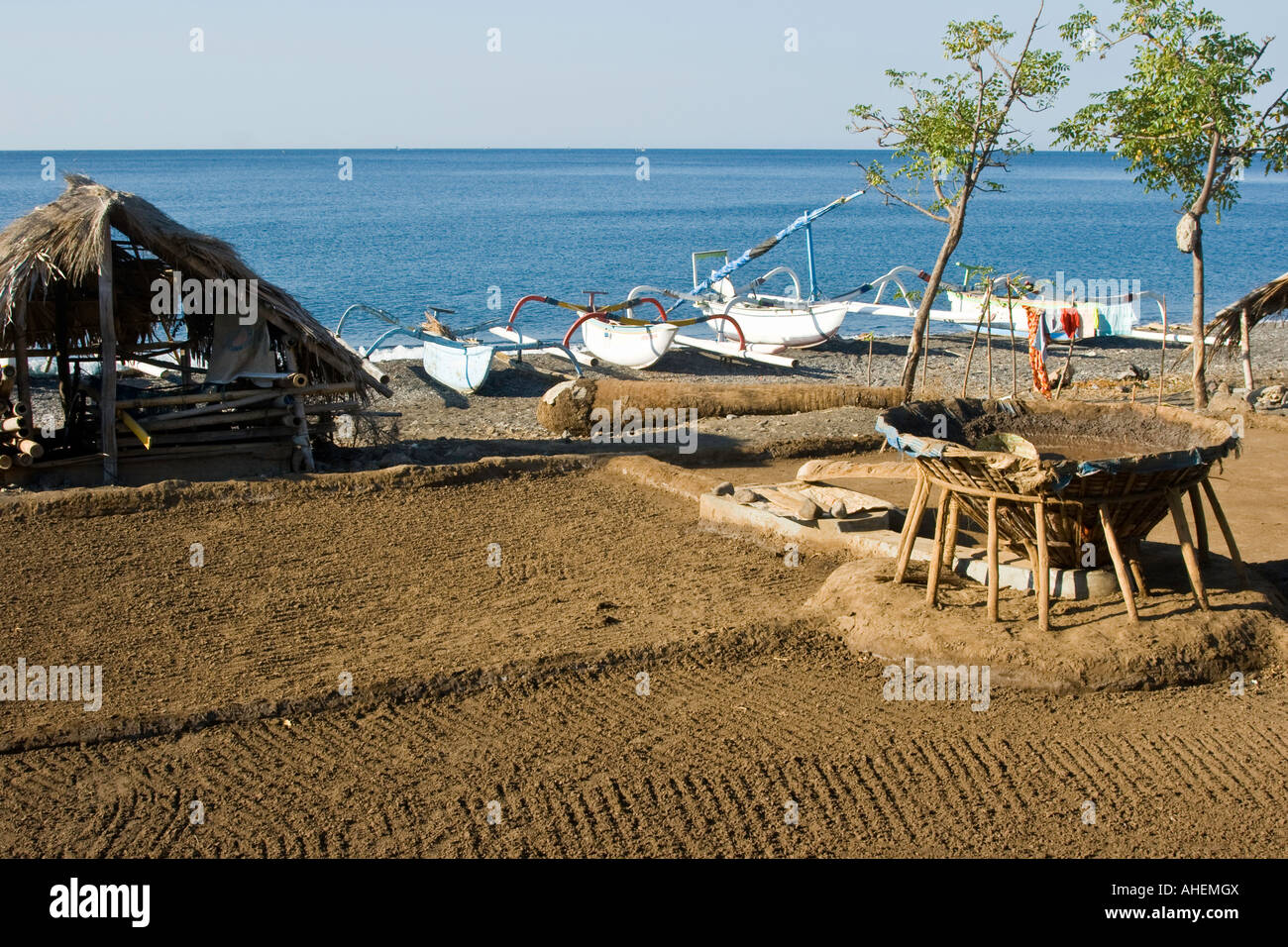 Handwerkliche Salzgewinnung Wohnungen Amed Bali Indonesien Stockfoto