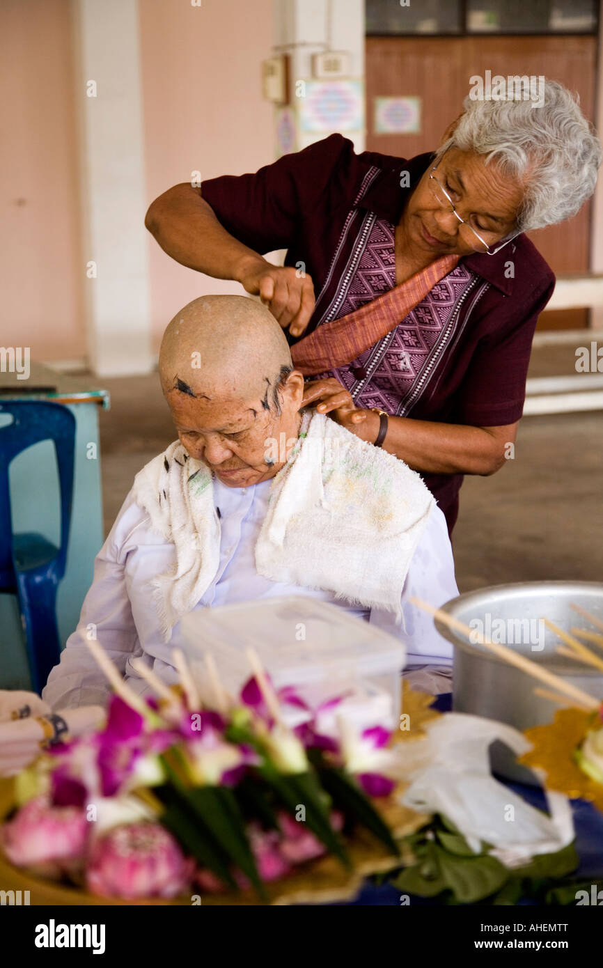 Buddhistische Nonne Hat Ihren Kopf Rasiert Am Wat Banchang Tempel