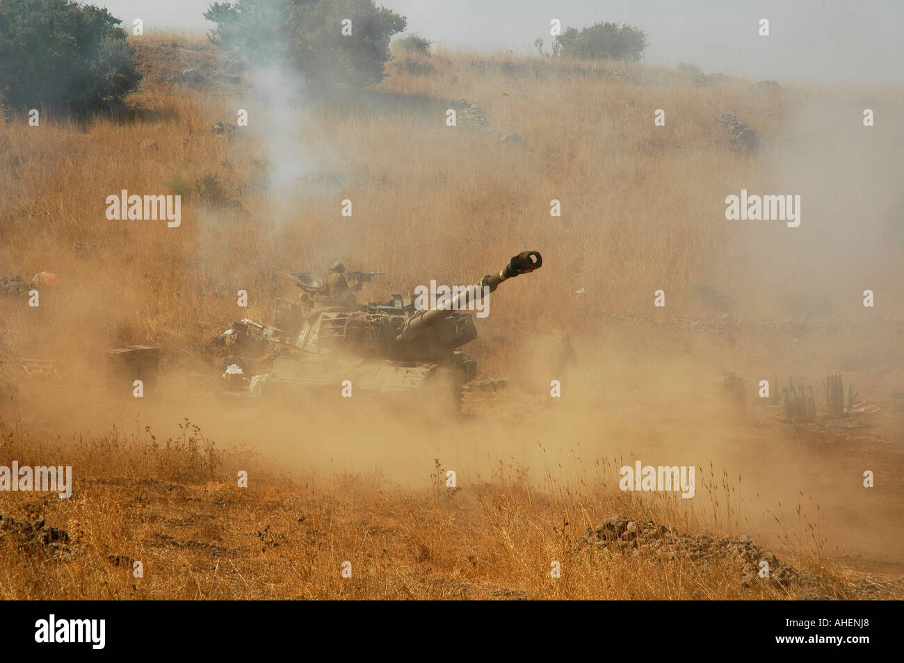 Israelische M 109 Self-Haubitze feuern 155 mm Shells in Stellungen der Hisbollah im Libanon von den Golanhöhen während Israeli-Hezbollah Krieg 2006 angetrieben Stockfoto