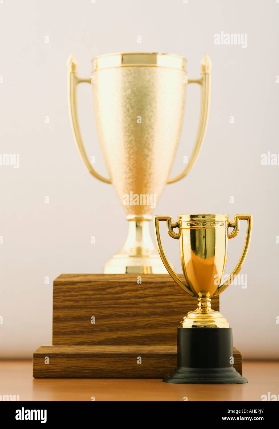 Zwei gold Pokale Stockfoto