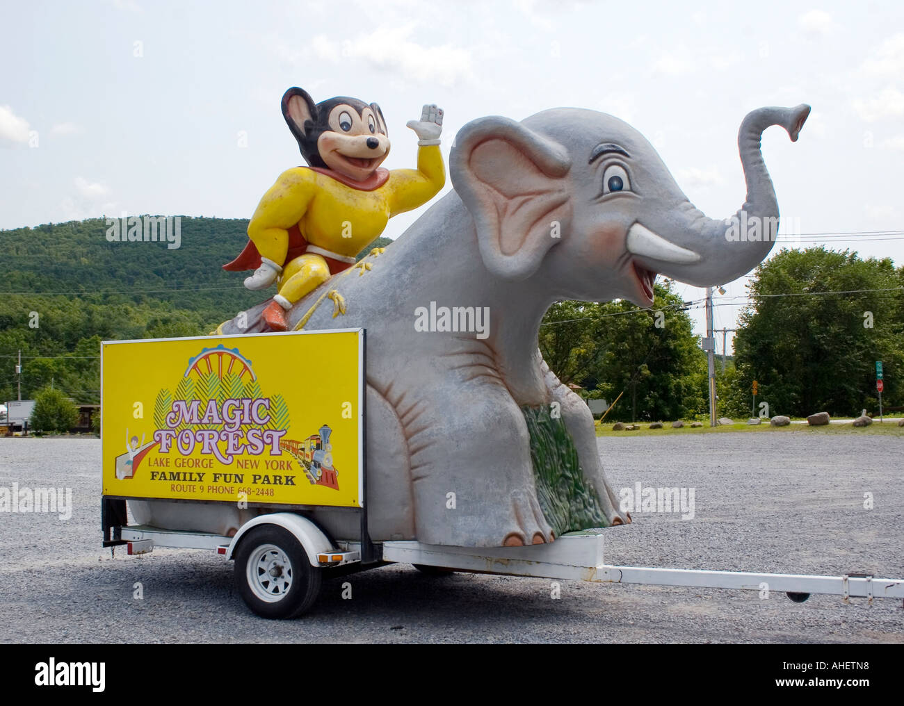Mighty Mouse auf einem Elefanten im Zauberwald in Lake George New York Stockfoto
