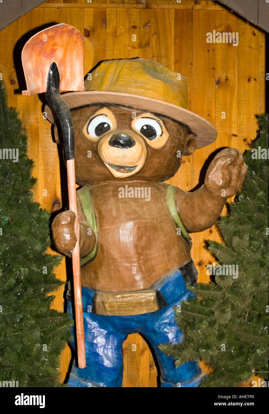 Mini-Smokey der Bär im Magic Forest ein Märchen unter dem Motto Kinder-Freizeitpark, der 1963 in Lake George New York eröffnet Stockfoto