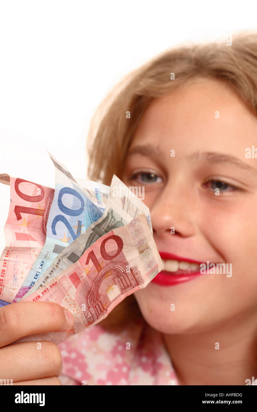 Glückliche junge Frauen hält eine Handvoll Euro Geld Bargeld Banknoten Stockfoto
