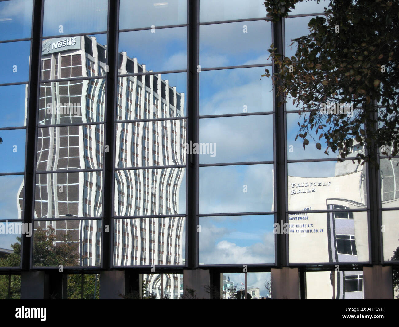 Reflexionen von Croydon Gebäuden Stockfoto