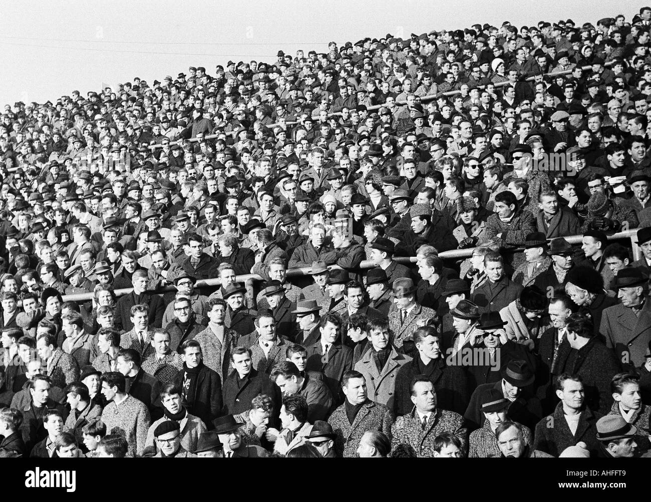 Fußball, Bundesliga, 1965/1966, Borussia Moenchengladbach gegen TSV 1860 München 1:1, Boekelberg Stadion, Zuschauer, komplett volle Stadion Stockfoto