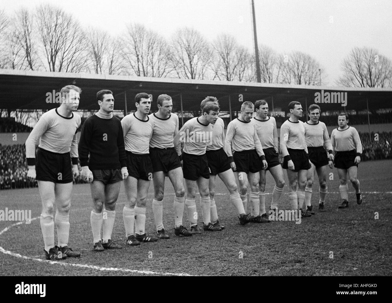 Fußball, Bundesliga, 1965/1966, Stadion Rote Erde in Dortmund, Borussia Dortmund gegen FC Bayern München 3:0, Team-Foto, Aufnahme von Borussia Dortmund, v.l.n.r.: Wolfgang Paul, Hans Tilkowski, Lothar Emmerich, Friedhelm Groppe, Alfred Schmidt, Theodor R Stockfoto