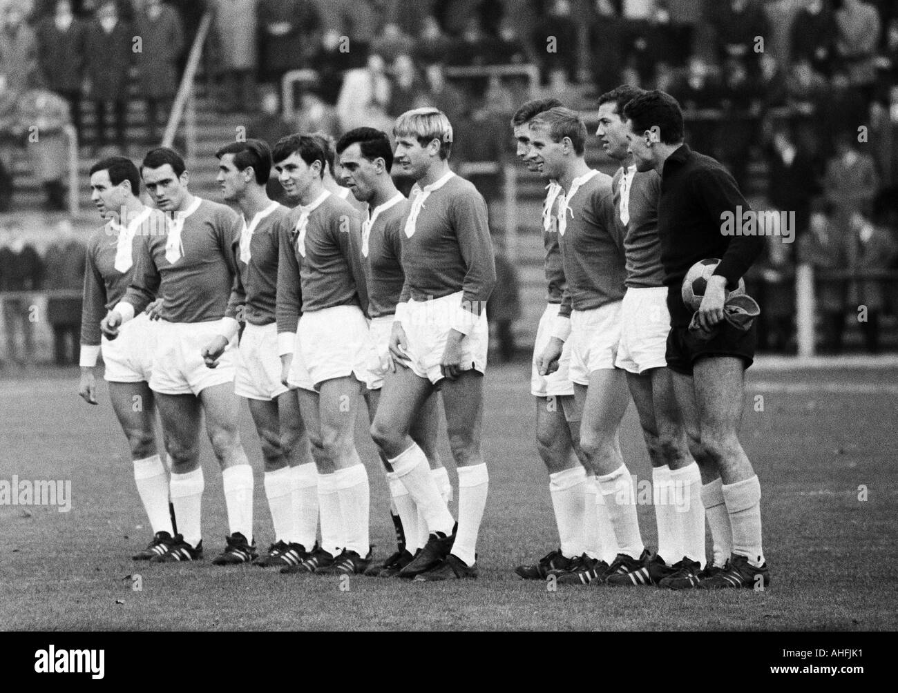 Fußball, Regionalliga West, 1966/1967, Stadion der Castroper Straße in Bochum, VfL Bochum gegen Preussen Münster 4:2, Team-Foto, Schuss das Bochumer Team, v.l.n.r.: Dieter Moritz, Albert Dapprich, Gustav Eversberg, Werner Balte, Werner Jablonsk Stockfoto