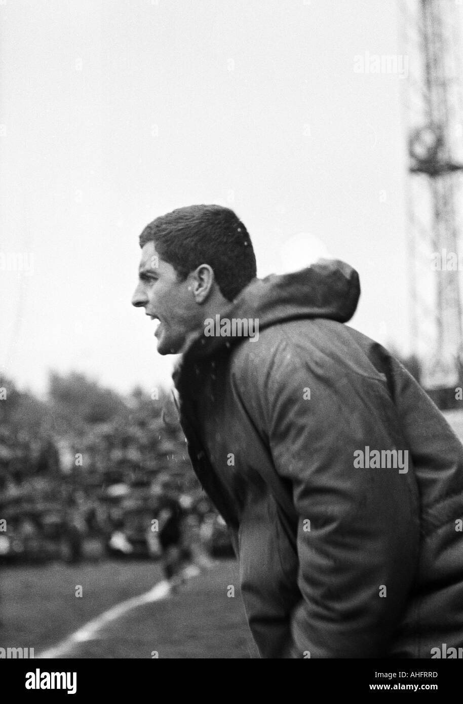 Fußball, Regionalliga West, 1967/1968, Stadion eine der Hafenstrasse in Essen, Rot-Weiss Essen gegen Arminia Bielefeld 2:0, Trainer, Midlayer Trainer Erich Ribbeck Stockfoto
