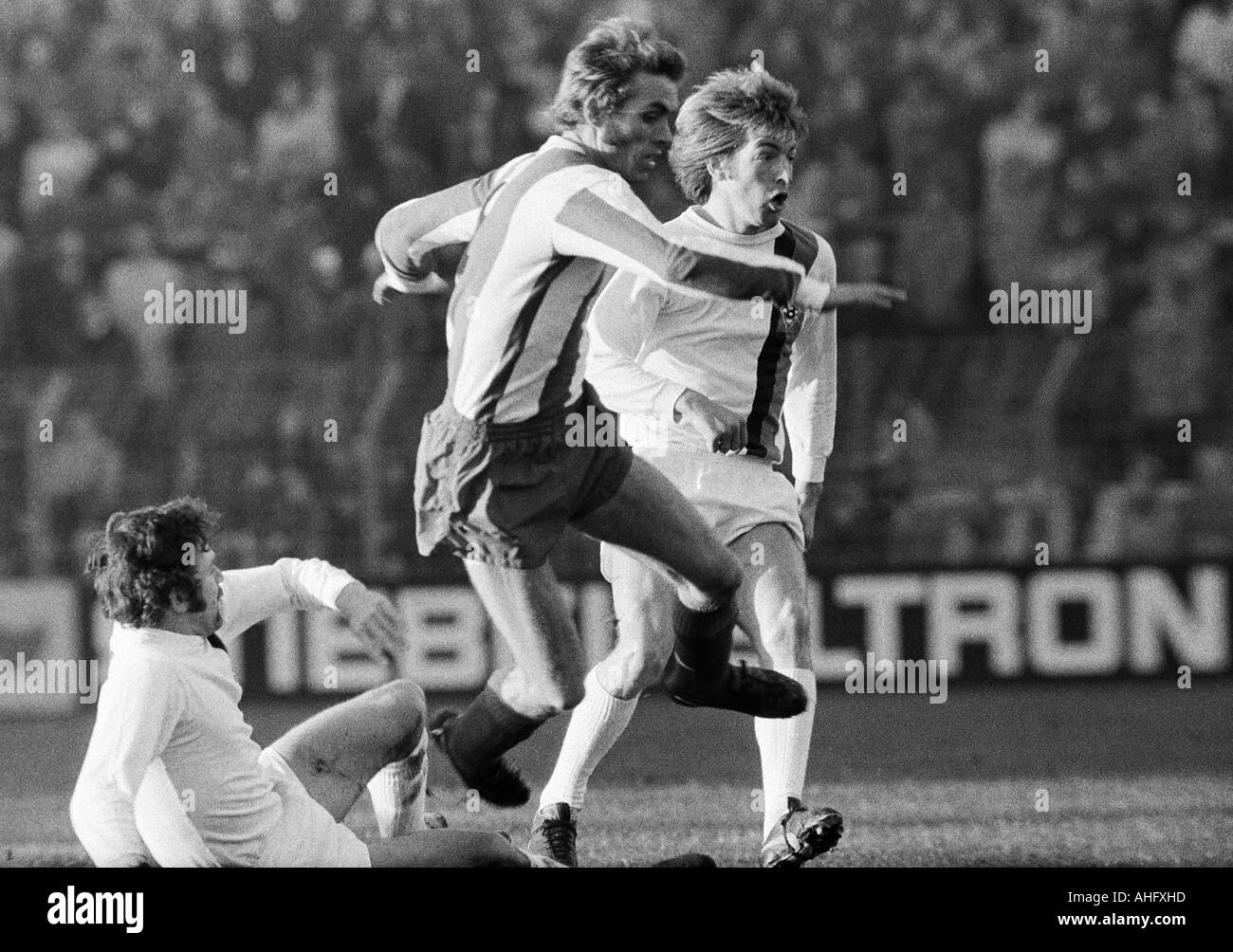 Fußball, Bundesliga, 1972/1973, Boekelberg Stadion, Borussia Moenchengladbach vs. Wuppertaler SV 2:1, Szene des Spiels, v.l.n.r.: Shmuel Rosenthal (MG), Jürgen Kohle (WSV), Hartwig Bleidick (MG) Stockfoto