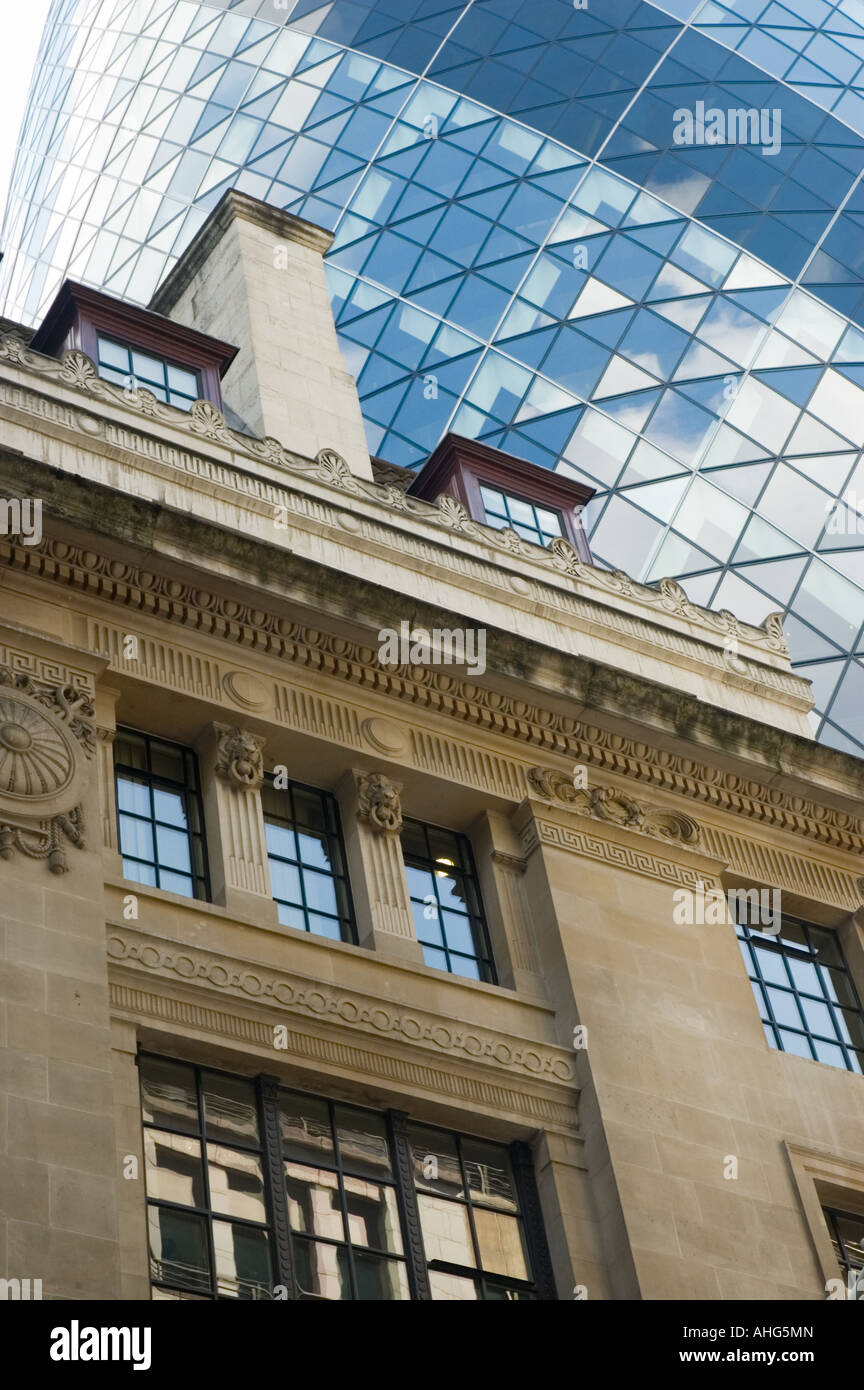 Alten & neue Gebäude, St Mary Axe, City of London Stockfoto