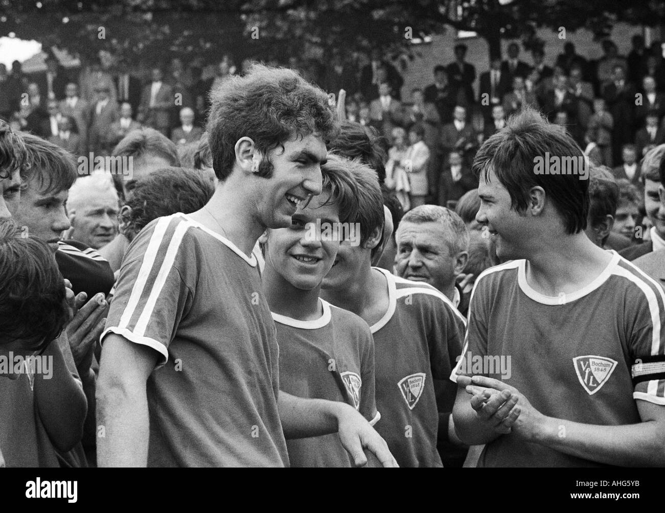 Fußball, Westdeutsche Jugend Meisterschaft 1969, Finale, Sterkrade 06/07 gegen VfL Bochum 3:4, Stadion Am Dicken Stein in Oberhausen, Jubel-Bochum-Football-Spieler an den Sieg der westdeutschen Jugendmeisterschaft, im folgenden das Bochumer Team gewann th Stockfoto