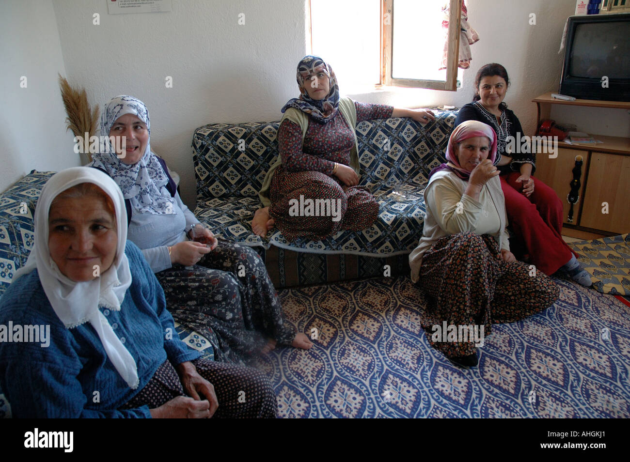 Heimat der saisonalen Obsternte Arbeiter im türkischen Dorf Stockfoto