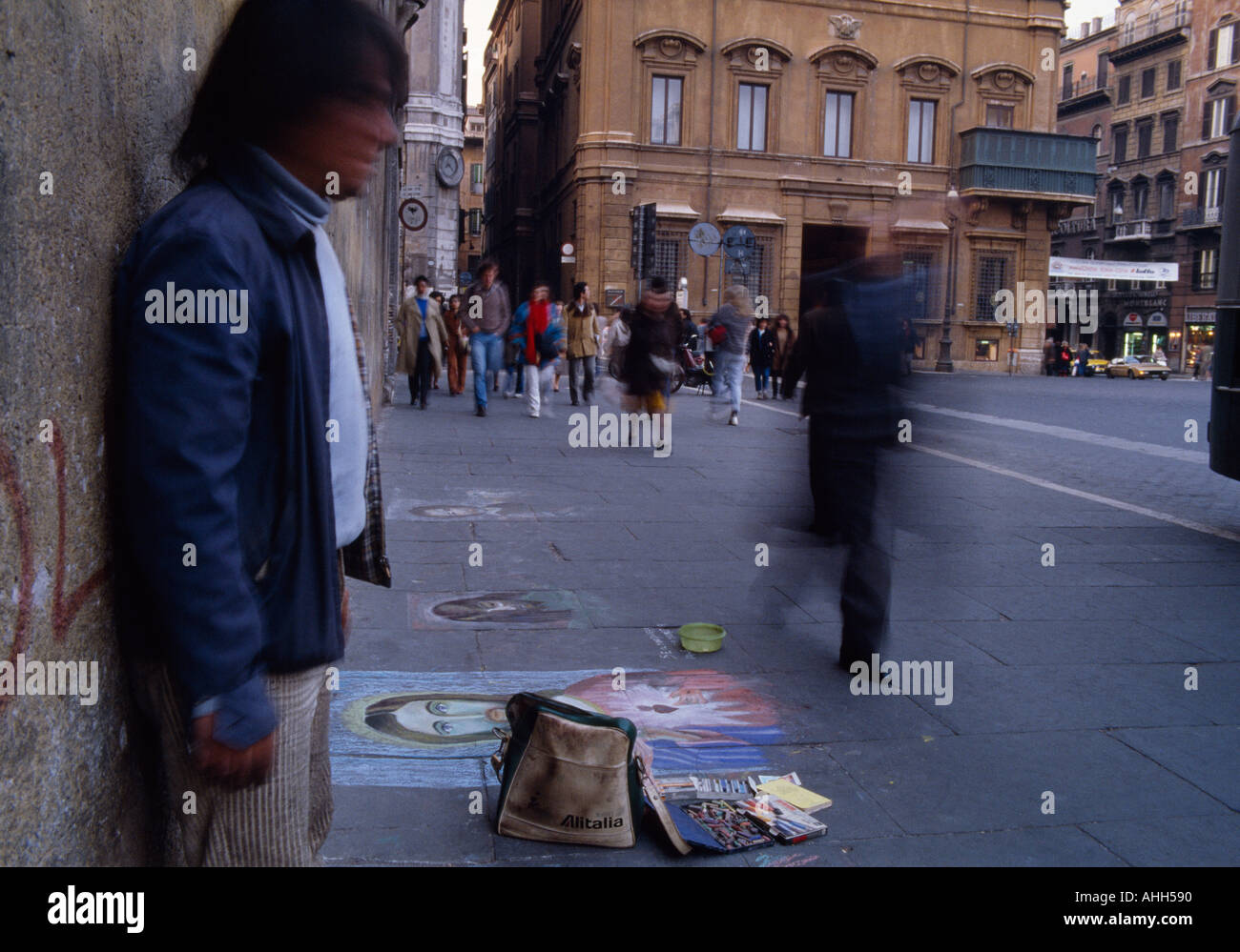 Reise Reportagen Fotografie - Street Szene eines Künstlers in Rom in Italien in Europa. Fotojournalismus Kunst Menschen Stockfoto
