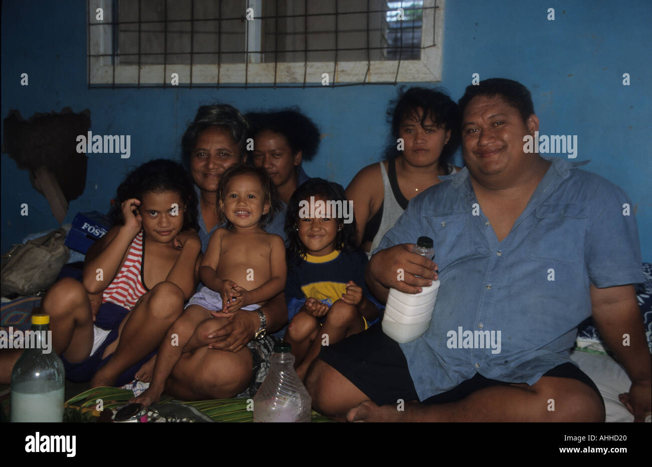 3 Generationen Familie Mittagessen auf Atiu island Cookinseln Südsee Stockfoto